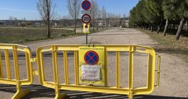 Imatge de la senyalització de la renovació de l'àrea de caravanes