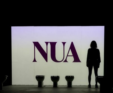 Text Nua sobreposat en una pantalla