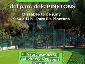 Cartell de la inauguració de la nova pista poliesportiva al Parc dels Pinetons