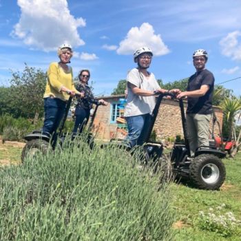 Grup de persones sobre segway